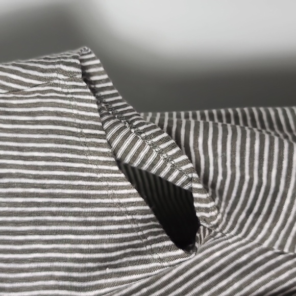 C & C CALIFORNIA Striped Gray and White 100% Linen Top Size Large - Picture 7 of 13